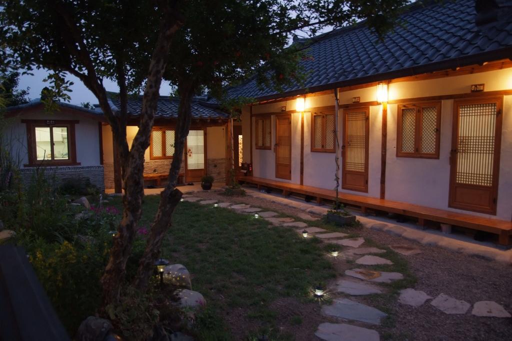 Floral Space Hanok Guesthouse Gyeongju Dış mekan fotoğraf