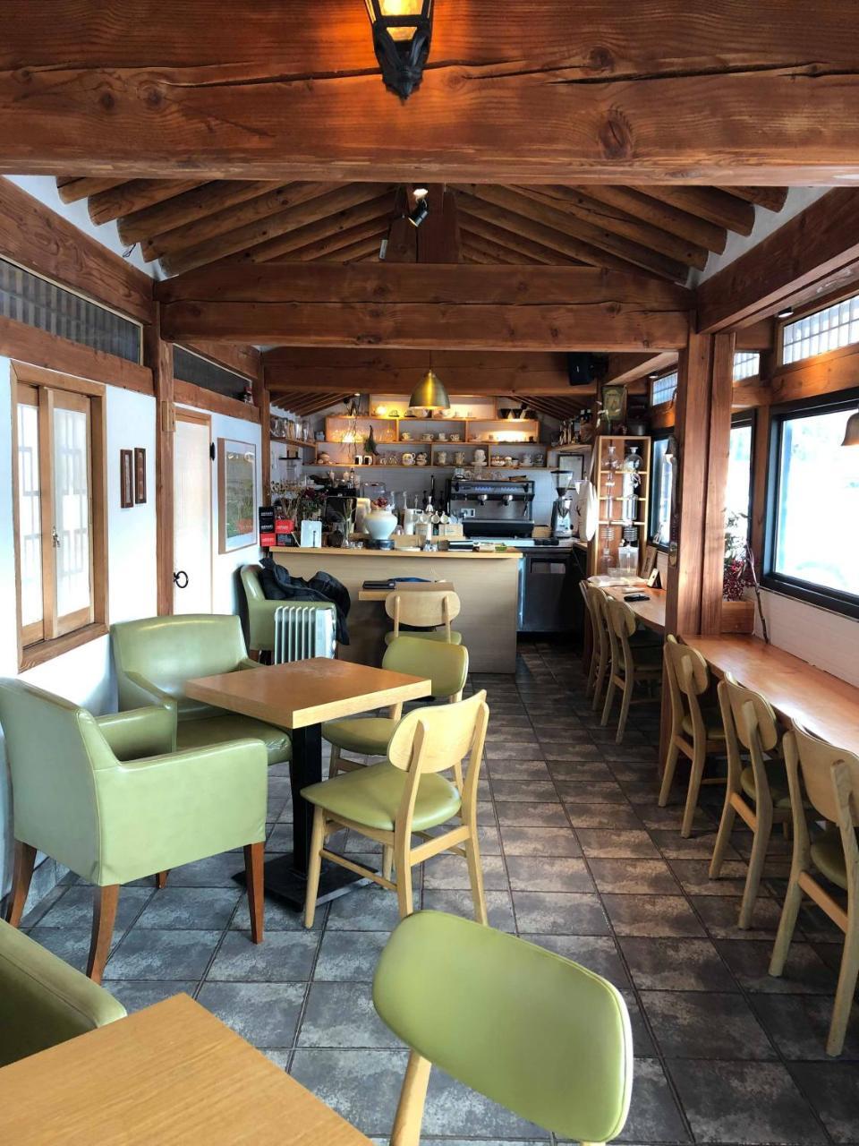 Floral Space Hanok Guesthouse Gyeongju Dış mekan fotoğraf