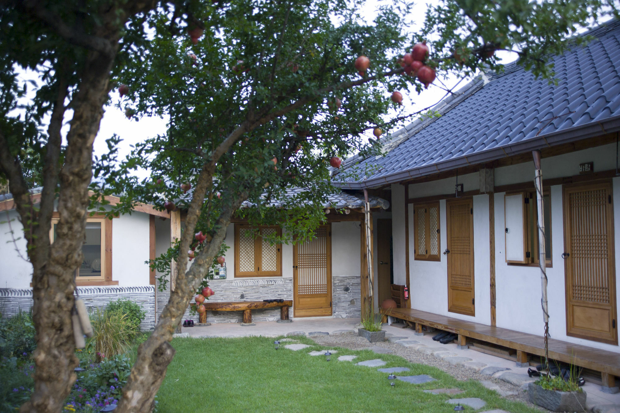 Floral Space Hanok Guesthouse Gyeongju Dış mekan fotoğraf